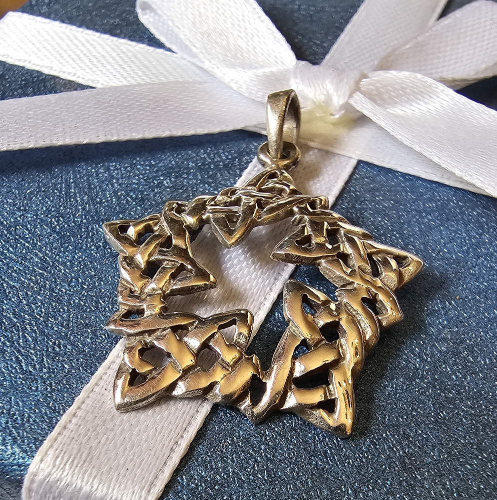 Handcrafted Solid Sterling Silver Celtic Knot 5 F… - image 1